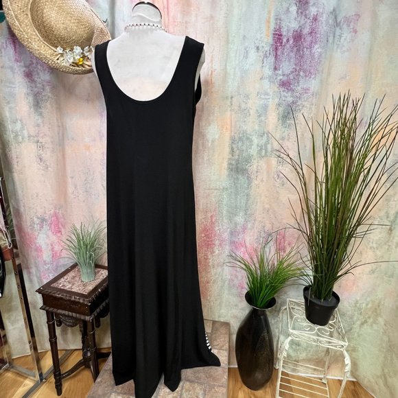 πpaper doll Striped Plus Size Maxi Dress - Design makes a Slim Optic - Picture 2 of 13